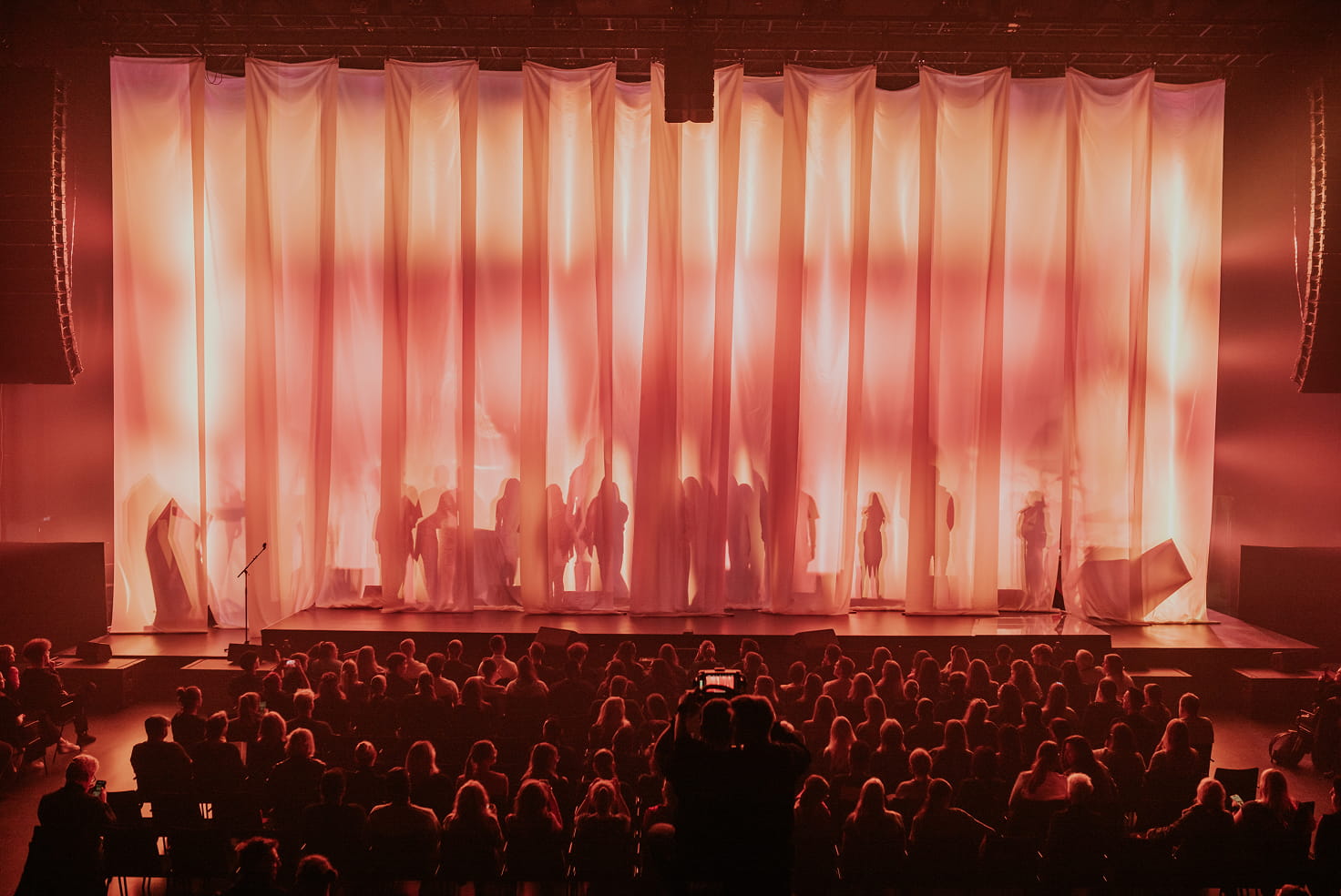 Ladies Lounge 2024 – Besucherinnen beim Einlass