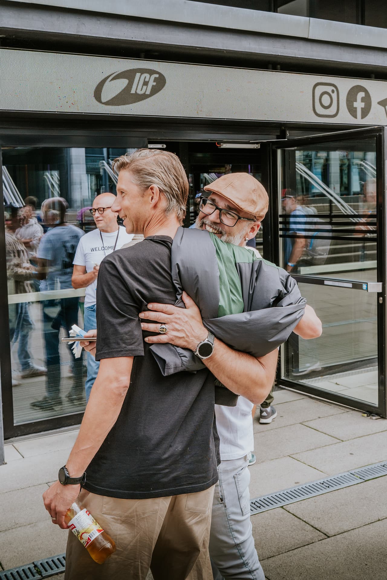 [Freude beim Ankommen]